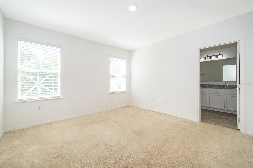 For Rent: $2,250 (3 beds, 2 baths, 1303 Square Feet)