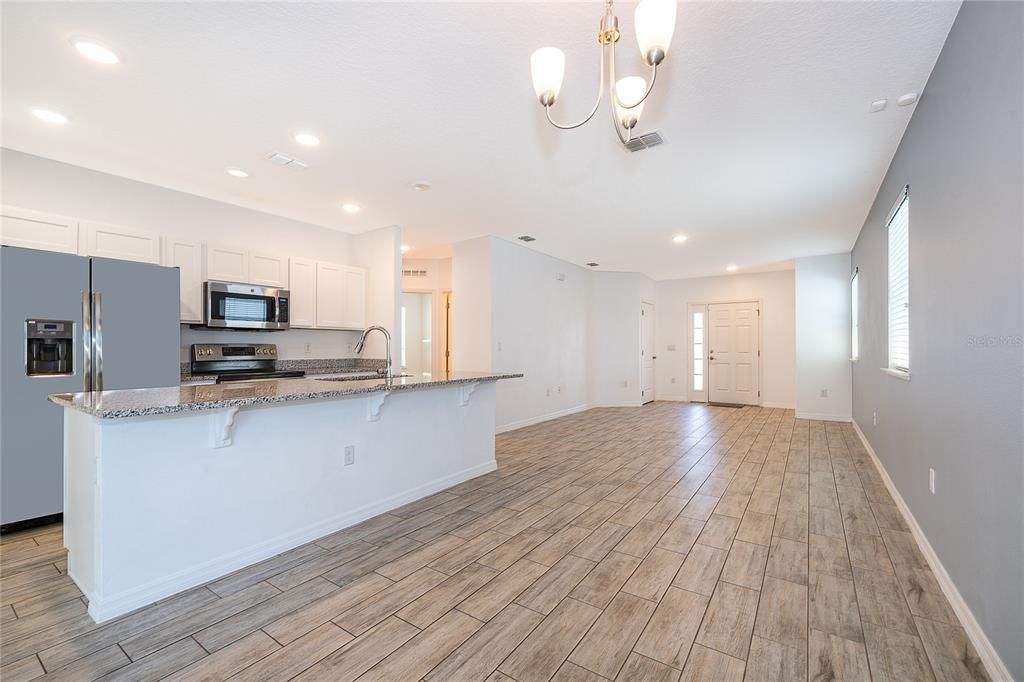 For Rent: $2,250 (3 beds, 2 baths, 1303 Square Feet)