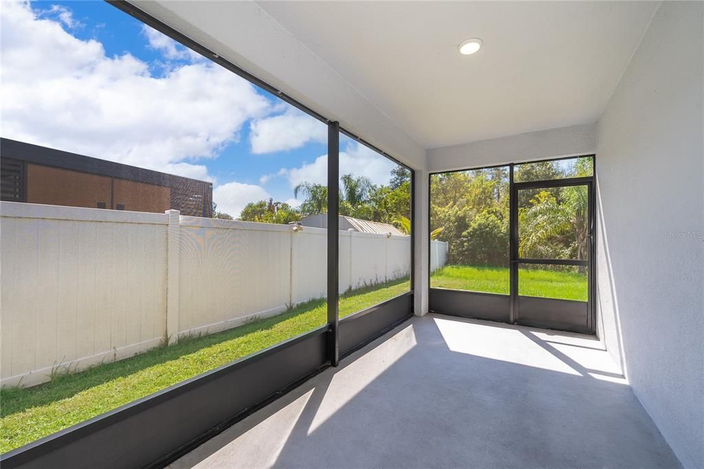 For Rent: $2,250 (3 beds, 2 baths, 1303 Square Feet)