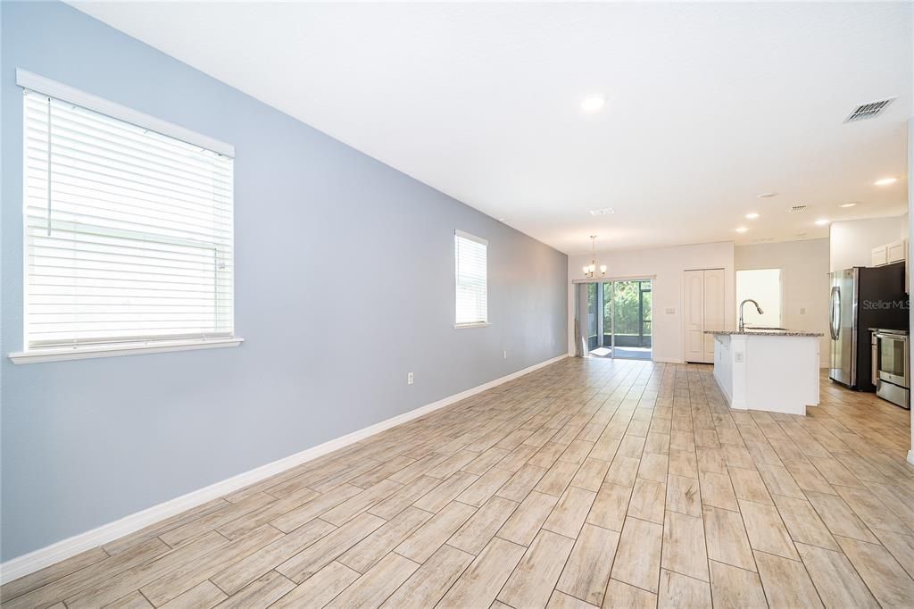 For Rent: $2,250 (3 beds, 2 baths, 1303 Square Feet)