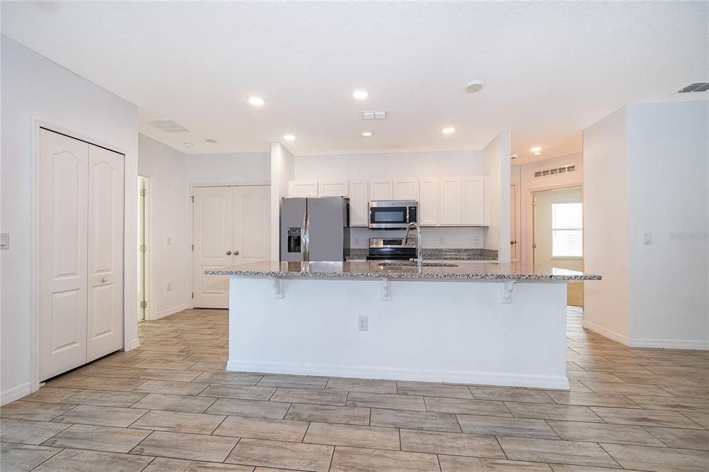 For Rent: $2,250 (3 beds, 2 baths, 1303 Square Feet)