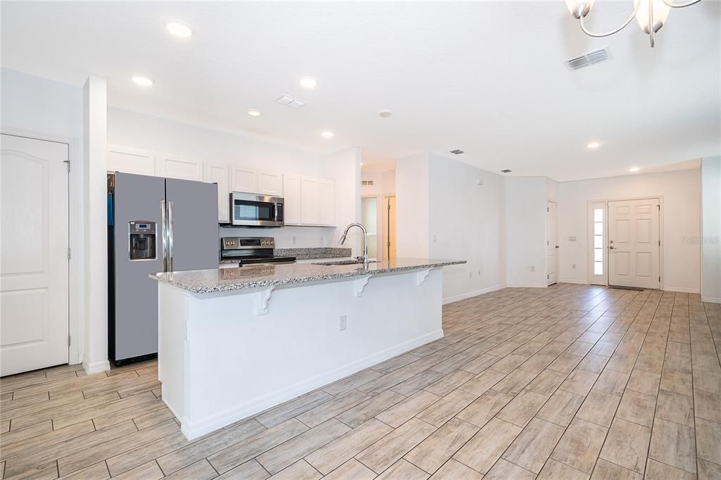 For Rent: $2,250 (3 beds, 2 baths, 1303 Square Feet)