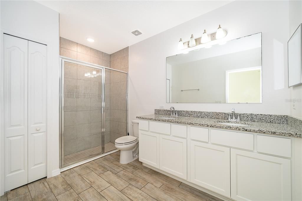 For Rent: $2,250 (3 beds, 2 baths, 1303 Square Feet)