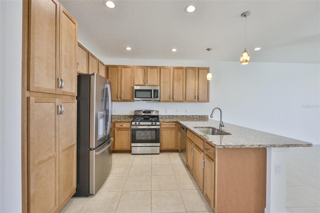 待售: $299,500 (2 贝兹, 2 浴室, 1644 平方英尺)