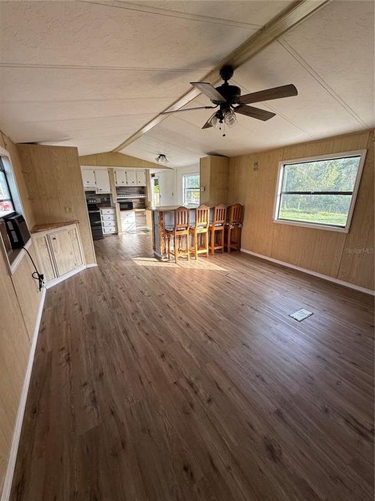 For Sale: $119,000 (2 beds, 1 baths, 796 Square Feet)