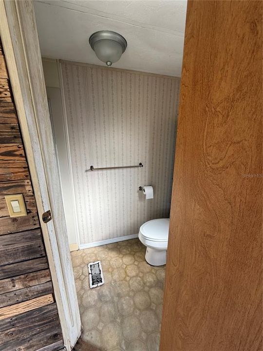 For Sale: $119,000 (2 beds, 1 baths, 796 Square Feet)