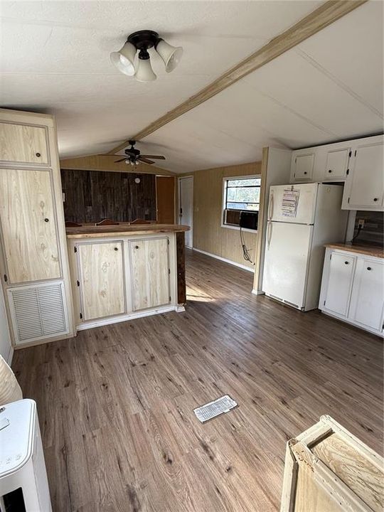 For Sale: $119,000 (2 beds, 1 baths, 796 Square Feet)