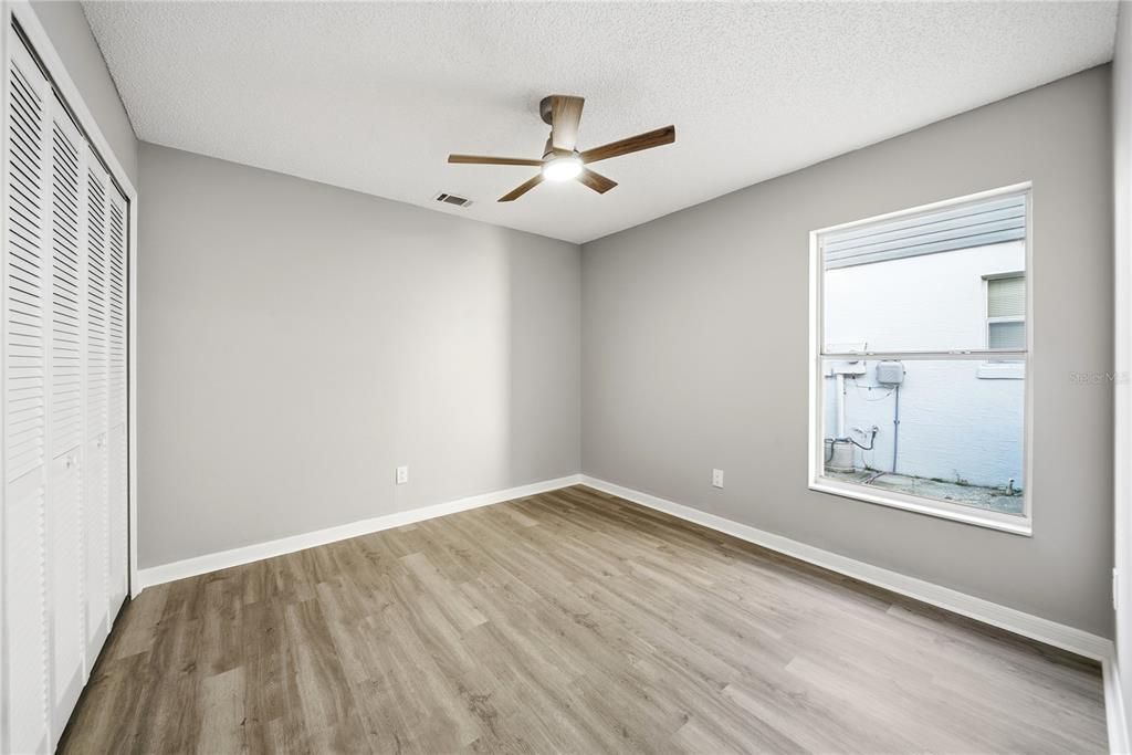 На продажу: $317,500 (3 спален, 2 ванн, 1243 Квадратных фут)