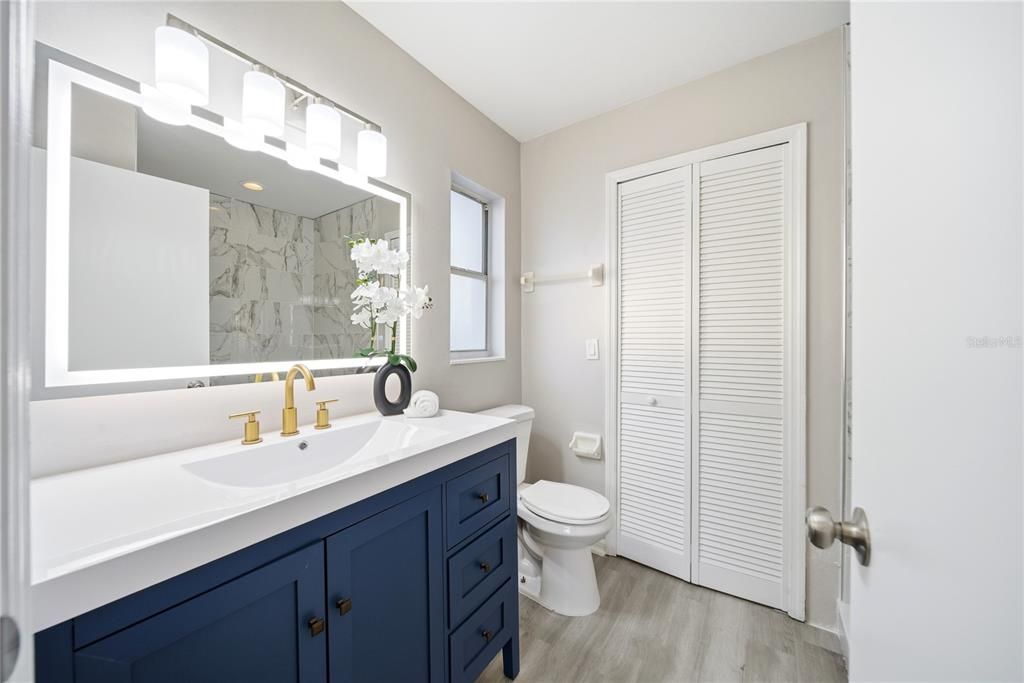 На продажу: $317,500 (3 спален, 2 ванн, 1243 Квадратных фут)