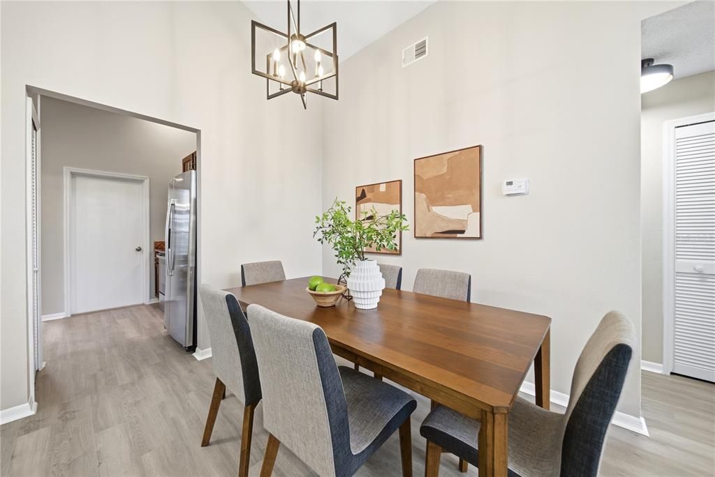 На продажу: $317,500 (3 спален, 2 ванн, 1243 Квадратных фут)