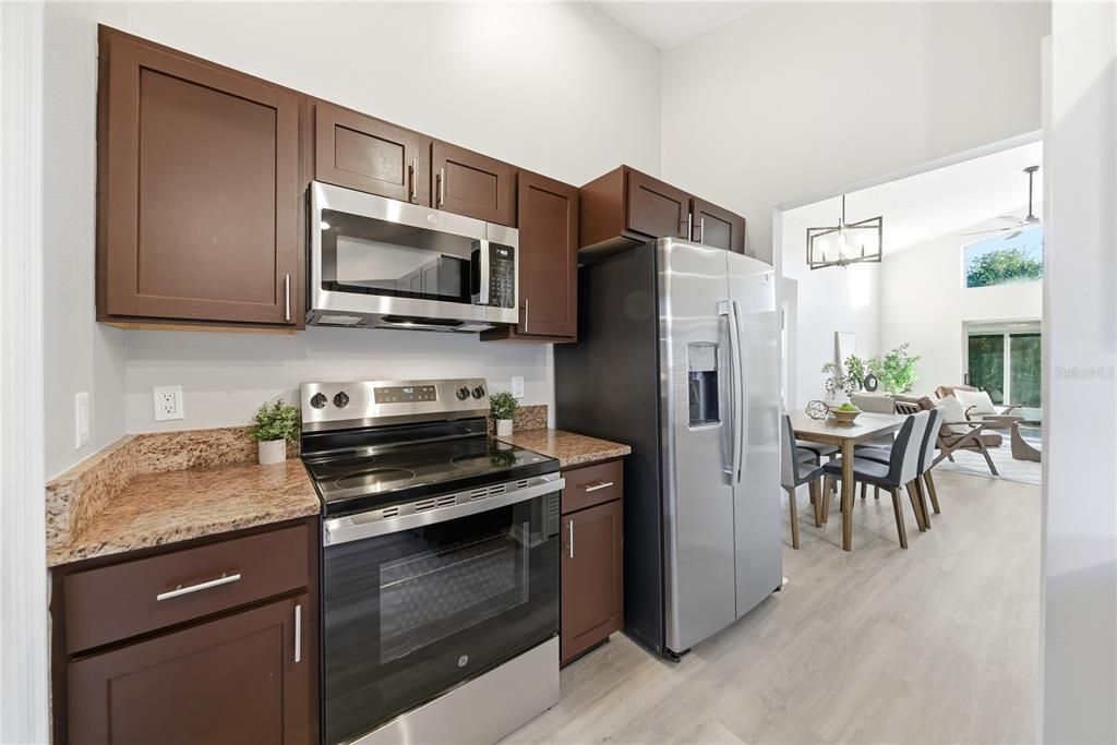 На продажу: $317,500 (3 спален, 2 ванн, 1243 Квадратных фут)