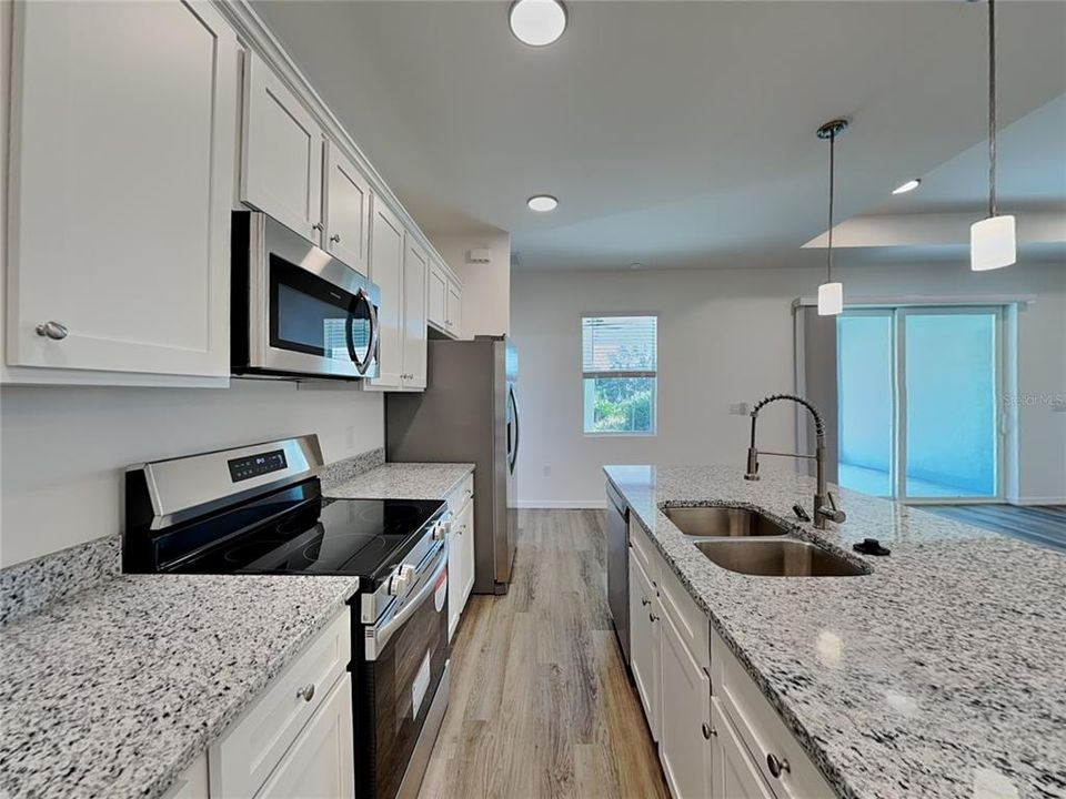 En Venta: $329,900 (4 camas, 2 baños, 1914 Pies cuadrados)