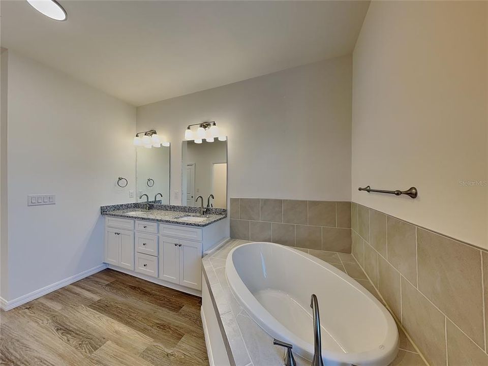 En Venta: $329,900 (4 camas, 2 baños, 1914 Pies cuadrados)