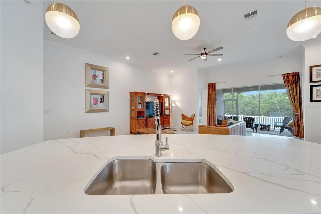 待售: $599,000 (4 贝兹, 3 浴室, 2625 平方英尺)