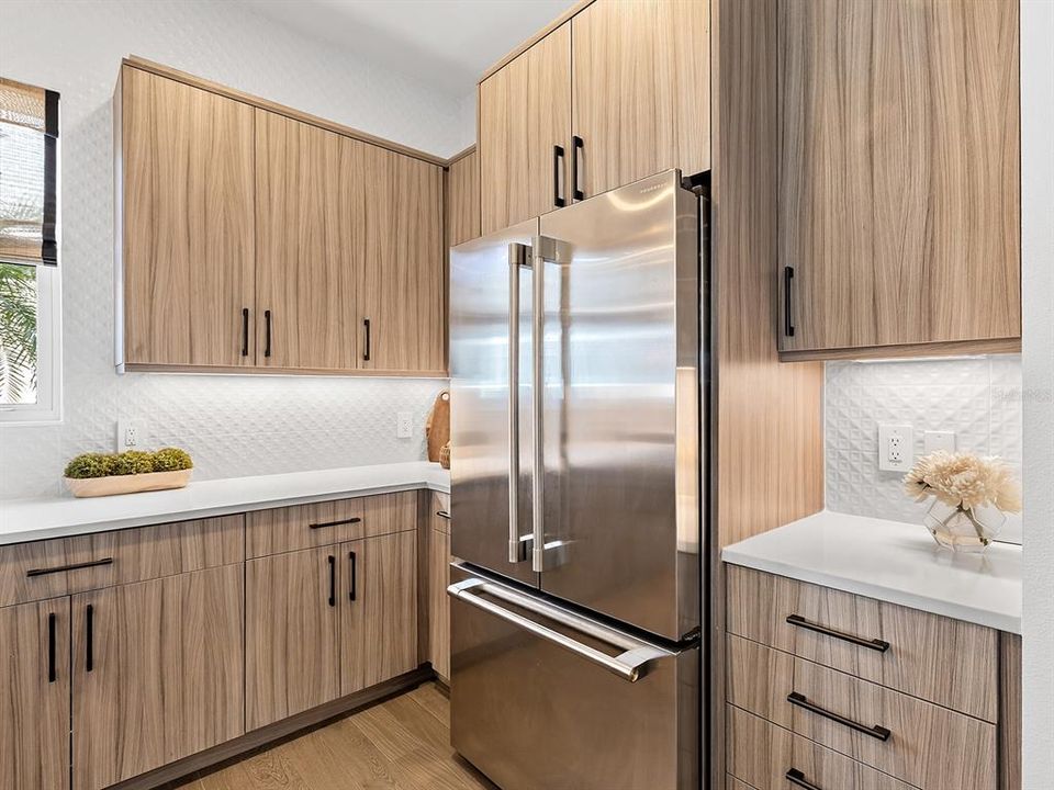 For Sale: $1,995,000 (3 beds, 3 baths, 3500 Square Feet)