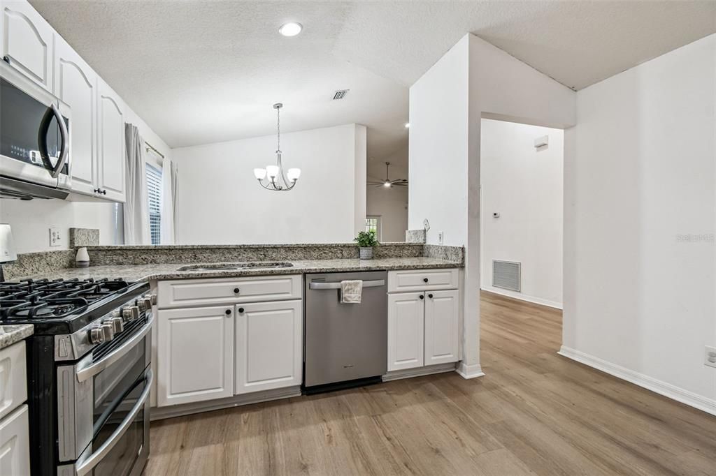 待售: $299,900 (3 贝兹, 2 浴室, 1475 平方英尺)