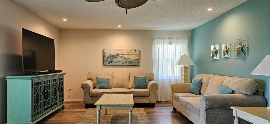 На продажу: $329,900 (2 спален, 2 ванн, 1753 Квадратных фут)