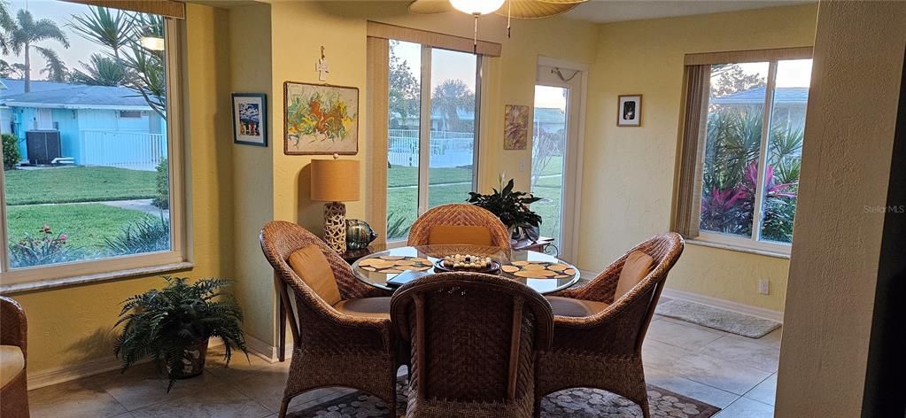 На продажу: $329,900 (2 спален, 2 ванн, 1753 Квадратных фут)