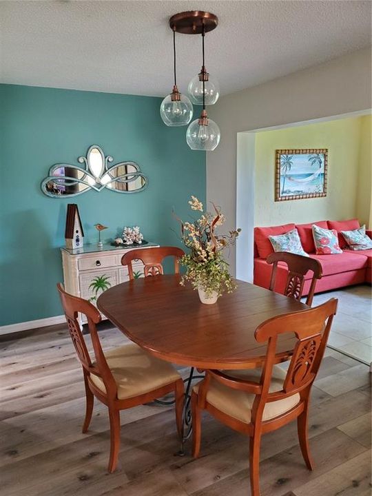 На продажу: $329,900 (2 спален, 2 ванн, 1753 Квадратных фут)