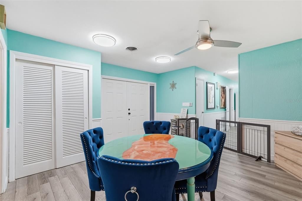 En Venta: $668,700 (4 camas, 2 baños, 1936 Pies cuadrados)