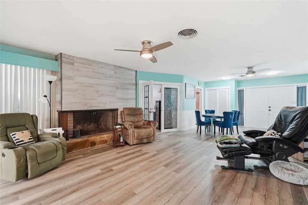 En Venta: $668,700 (4 camas, 2 baños, 1936 Pies cuadrados)