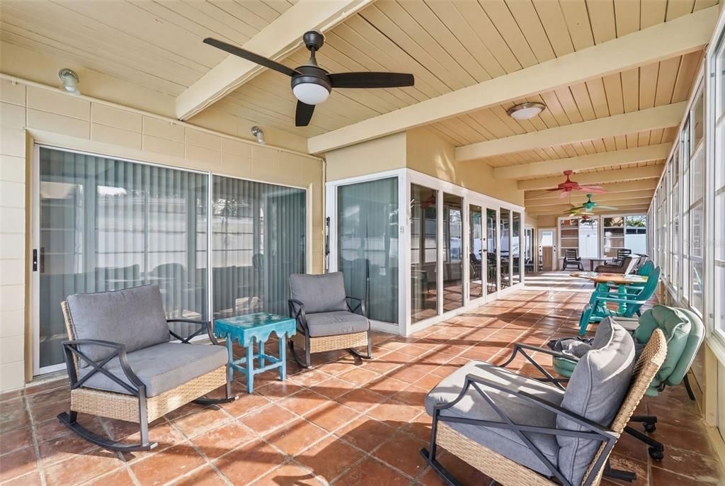 En Venta: $668,700 (4 camas, 2 baños, 1936 Pies cuadrados)