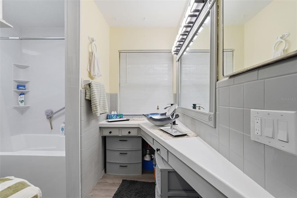 En Venta: $668,700 (4 camas, 2 baños, 1936 Pies cuadrados)