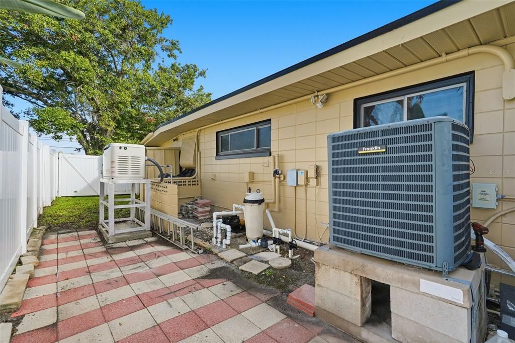 En Venta: $668,700 (4 camas, 2 baños, 1936 Pies cuadrados)