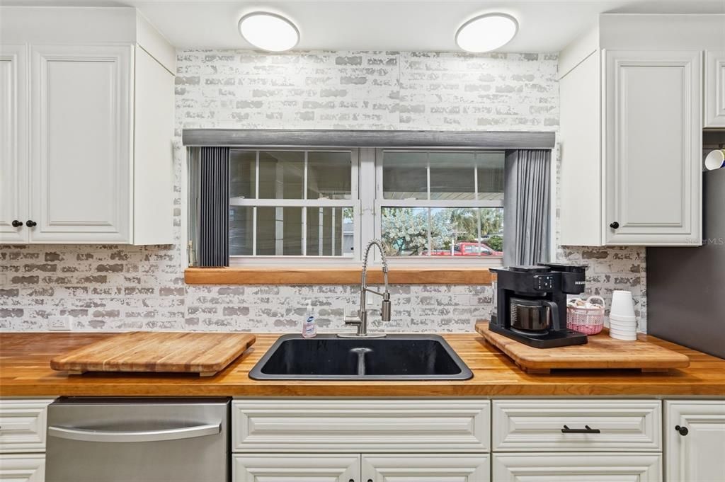 En Venta: $668,700 (4 camas, 2 baños, 1936 Pies cuadrados)