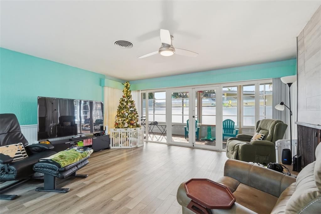 En Venta: $668,700 (4 camas, 2 baños, 1936 Pies cuadrados)