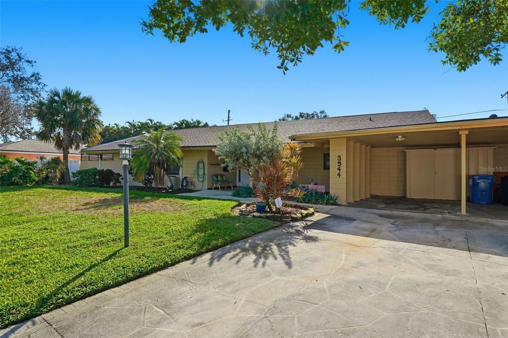 En Venta: $668,700 (4 camas, 2 baños, 1936 Pies cuadrados)