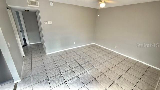 В аренду: $1,300 (2 спален, 1 ванн, 784 Квадратных фут)