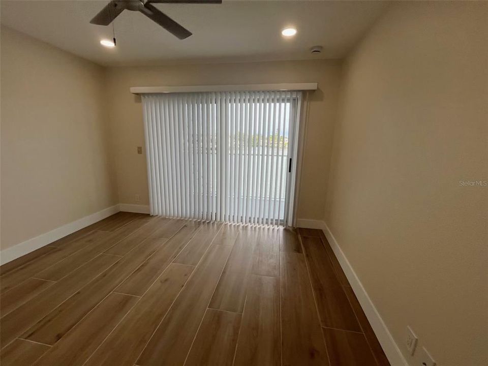 For Rent: $2,100 (2 beds, 1 baths, 880 Square Feet)