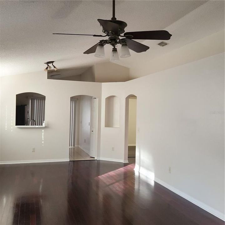 出租: $1,950 (3 贝兹, 2 浴室, 1234 平方英尺)