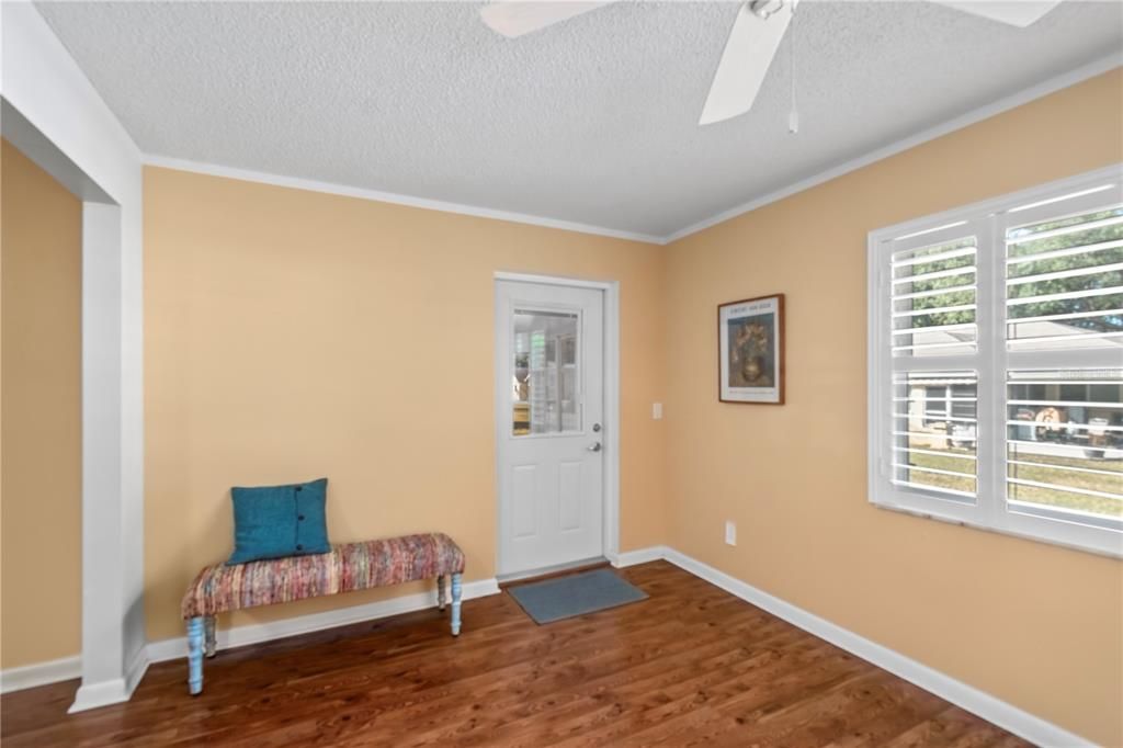 For Sale: $164,500 (2 beds, 2 baths, 1215 Square Feet)