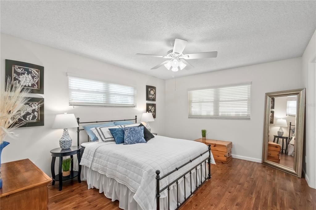 For Sale: $164,500 (2 beds, 2 baths, 1215 Square Feet)