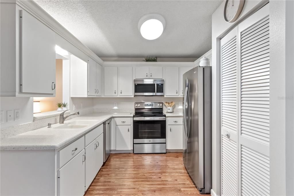 For Sale: $164,500 (2 beds, 2 baths, 1215 Square Feet)