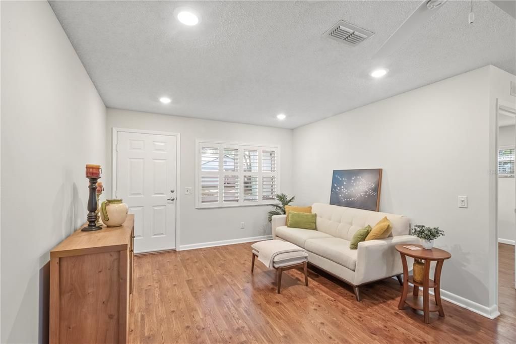 For Sale: $164,500 (2 beds, 2 baths, 1215 Square Feet)