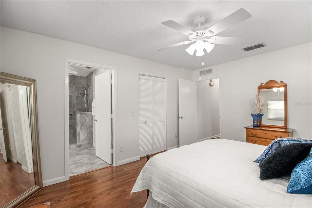 For Sale: $164,500 (2 beds, 2 baths, 1215 Square Feet)