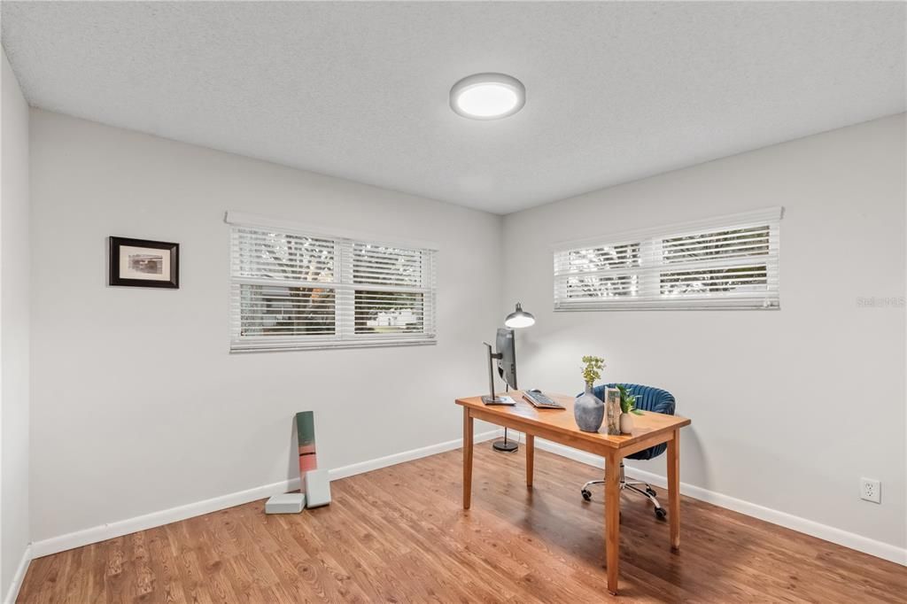 For Sale: $164,500 (2 beds, 2 baths, 1215 Square Feet)