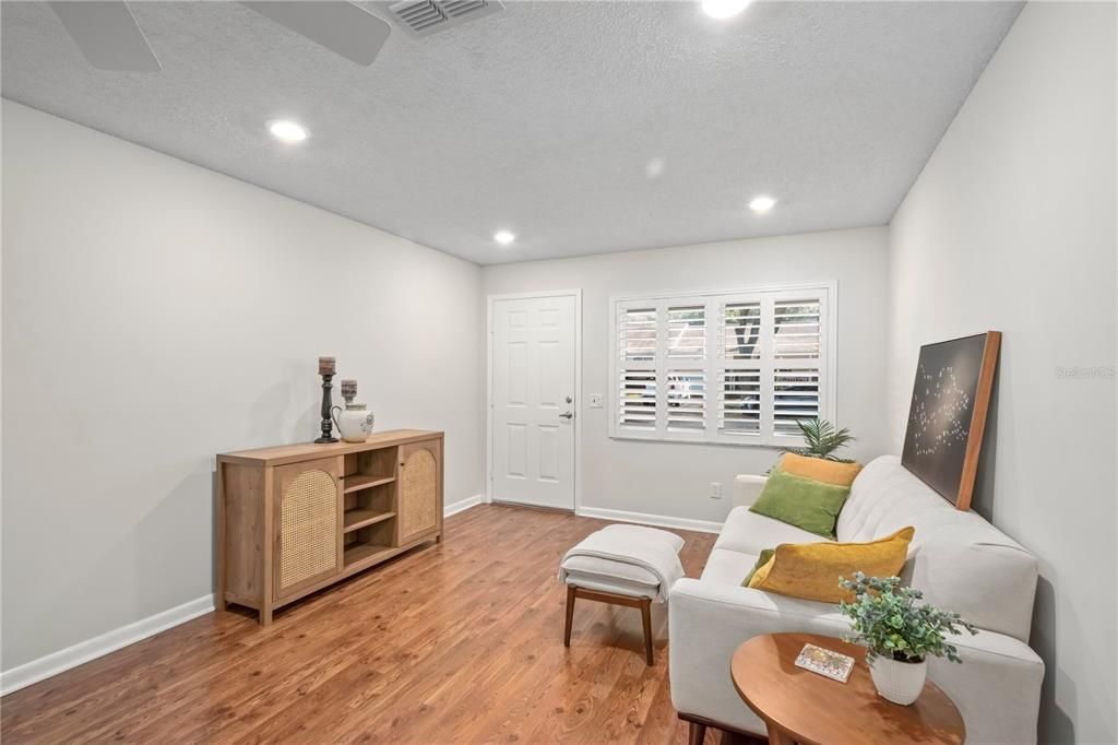 For Sale: $164,500 (2 beds, 2 baths, 1215 Square Feet)