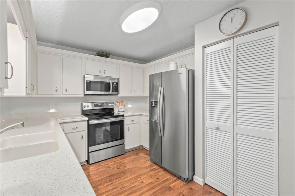 For Sale: $164,500 (2 beds, 2 baths, 1215 Square Feet)