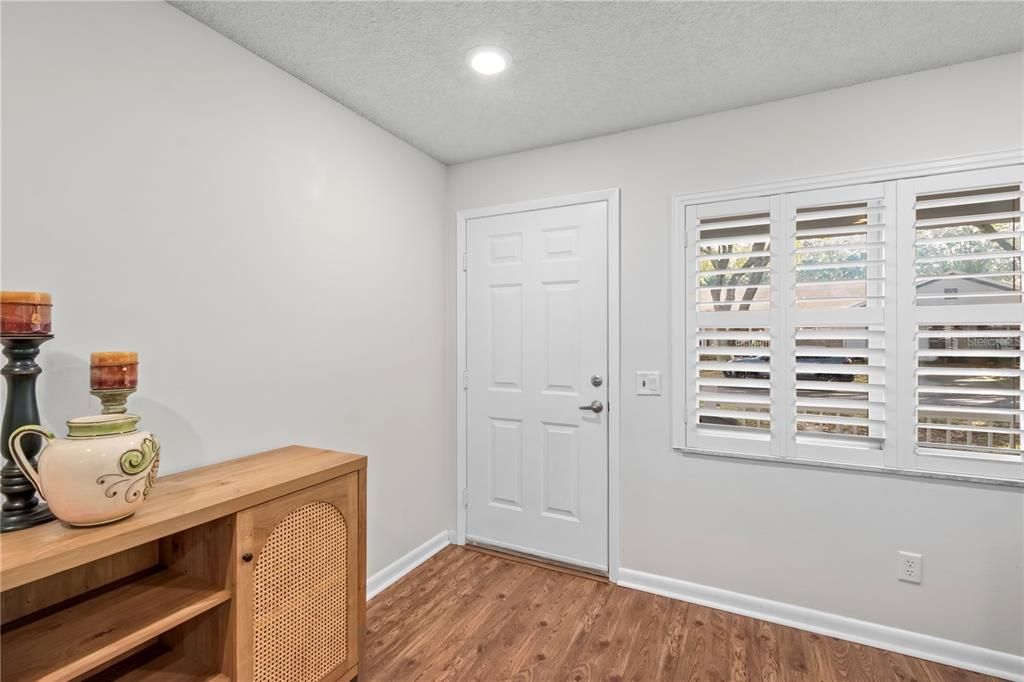 For Sale: $164,500 (2 beds, 2 baths, 1215 Square Feet)