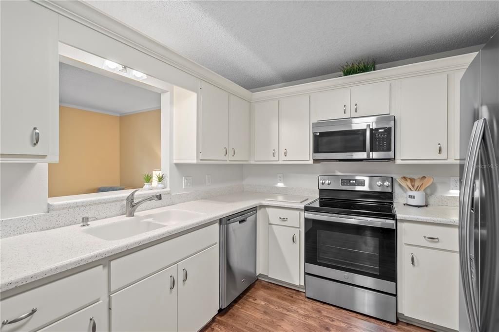 For Sale: $164,500 (2 beds, 2 baths, 1215 Square Feet)