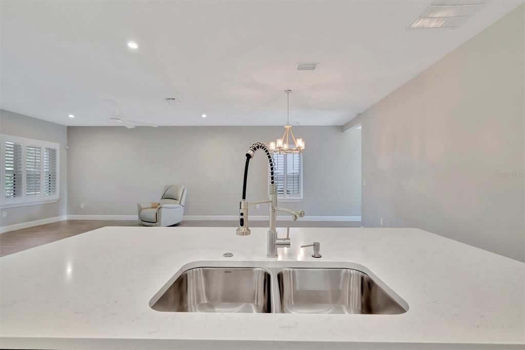 For Sale: $515,000 (3 beds, 2 baths, 1828 Square Feet)