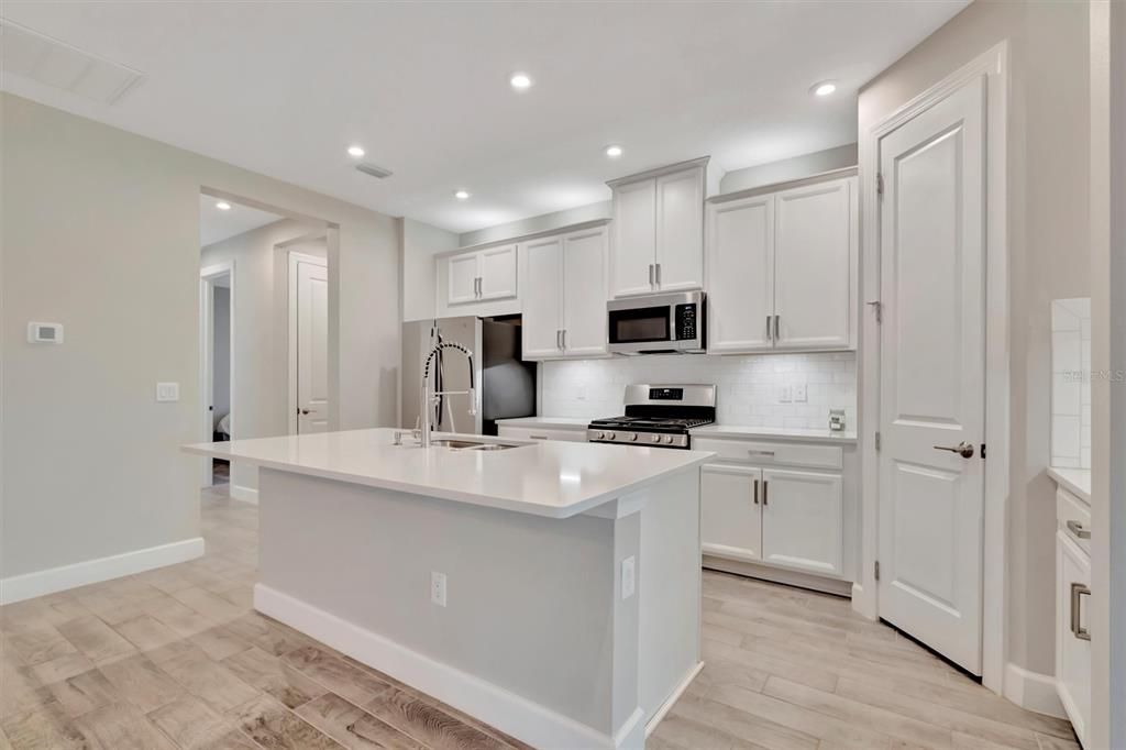 For Sale: $515,000 (3 beds, 2 baths, 1828 Square Feet)