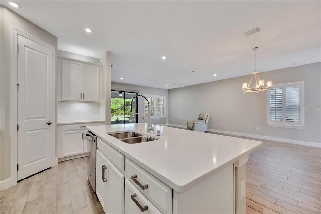 For Sale: $515,000 (3 beds, 2 baths, 1828 Square Feet)