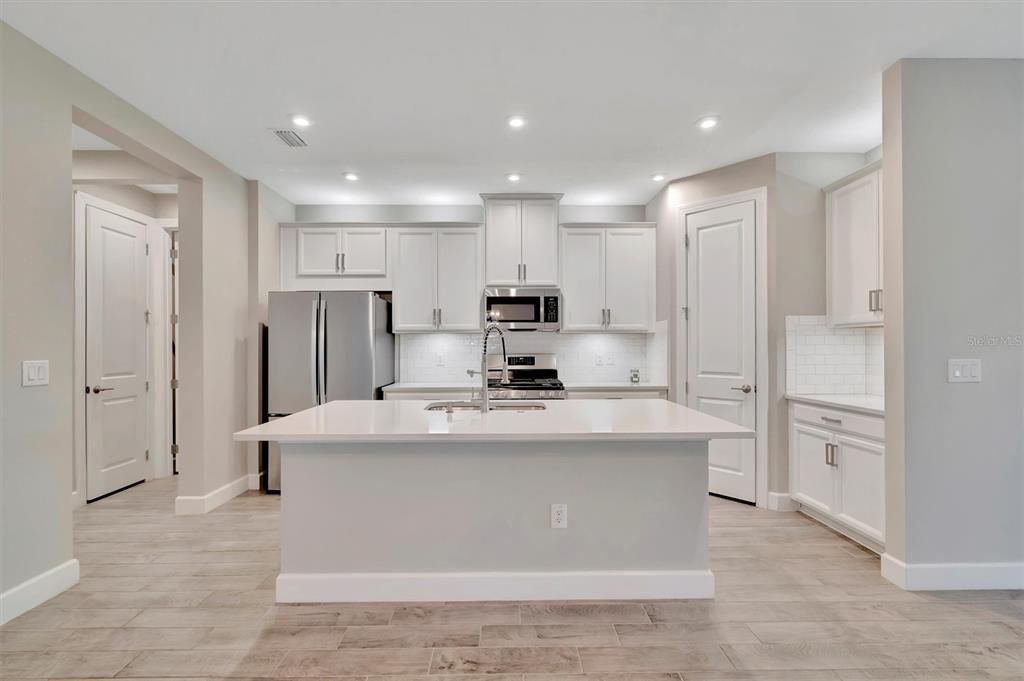 For Sale: $515,000 (3 beds, 2 baths, 1828 Square Feet)