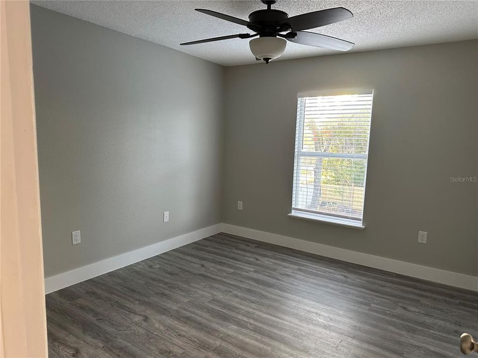 待售: $430,000 (4 贝兹, 2 浴室, 2356 平方英尺)