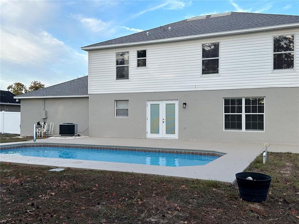 待售: $430,000 (4 贝兹, 2 浴室, 2356 平方英尺)